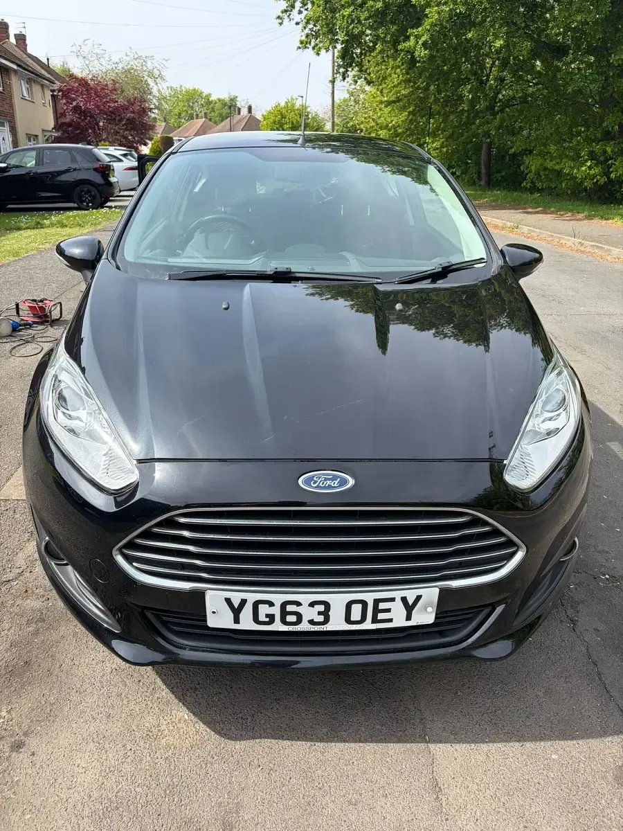 Begagnad Ford Fiesta Zetec 82 HK (60 kW) 2014 Svart Halvkombi