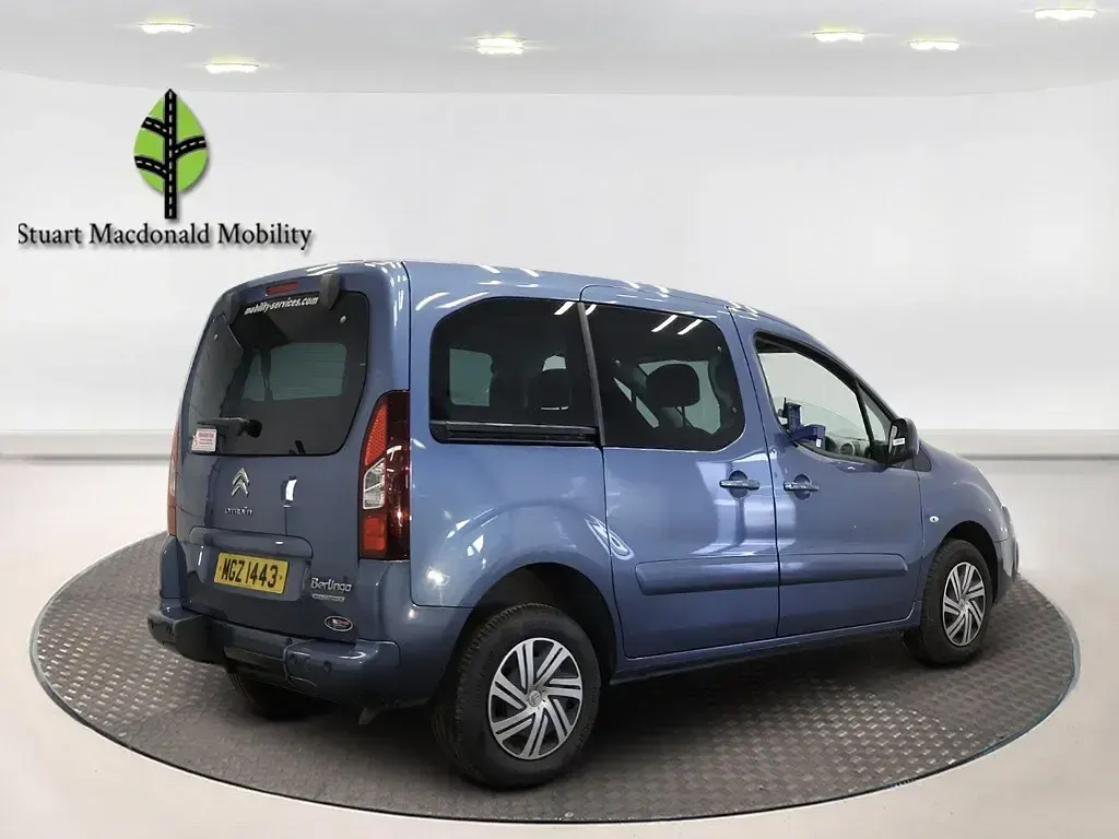 Used Citroën Berlingo Feel 100 HP (73 kW) 2019 Blue MPV
