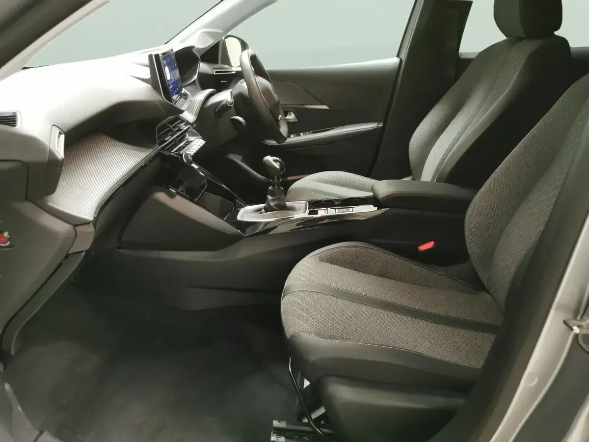 Used Peugeot 208 Allure 100 HP (73 kW) 2024 Grey Hatchback
