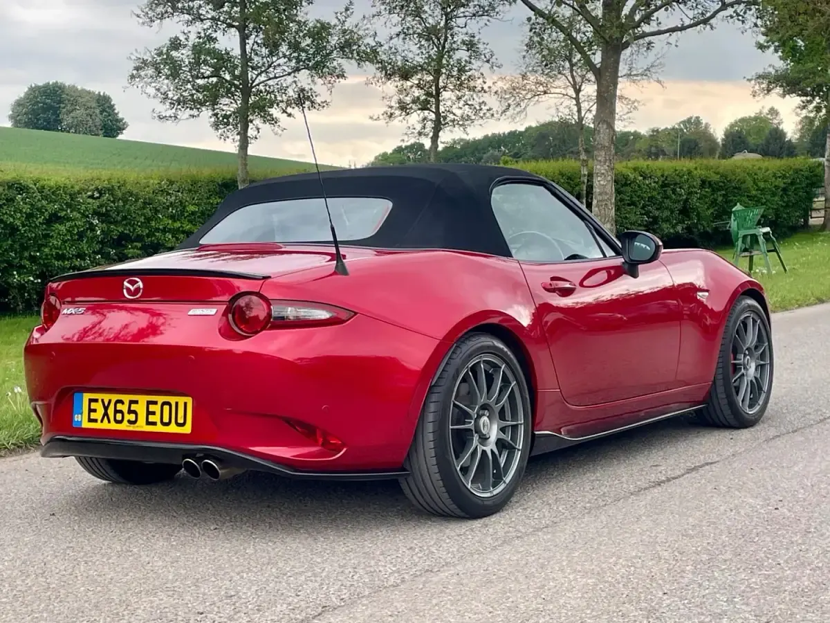 Usado Mazda MX5 Inclusive 160 HP (117 kW) 2015 Vermelho Cabrios