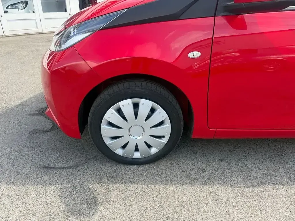 Used Toyota Aygo X-play 69 HP (50 kW) 2016 Red Hatchback