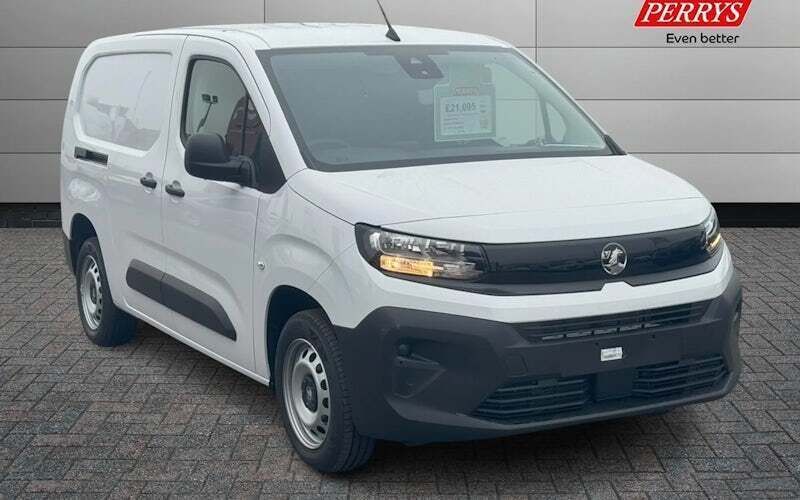 New 2025 Vauxhall Combo MPV | £22,188 (A bit pricey) - Image 1/4