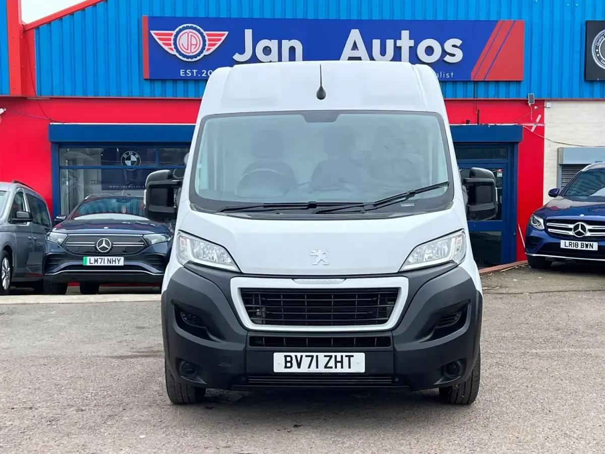 Usado Peugeot Boxer S 140 HP (102 kW) 2021 Branco Van