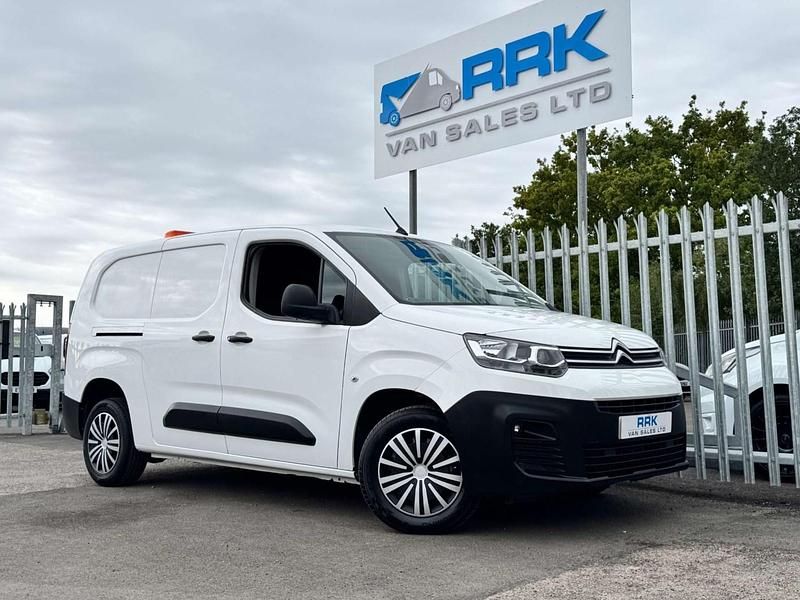 White Used 2020 Citroën Berlingo MPV | £11,990 (Fair price) - Image 1/3