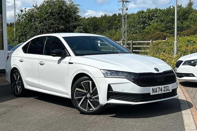 Moon white metallic Used 2025 Skoda Octavia SportLine Hatchback | £26,995 - Image 1/4