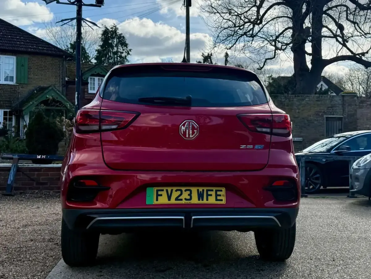 Usado MG ZS SE 130 kW (177 HP) 2023 Vermelho SUV