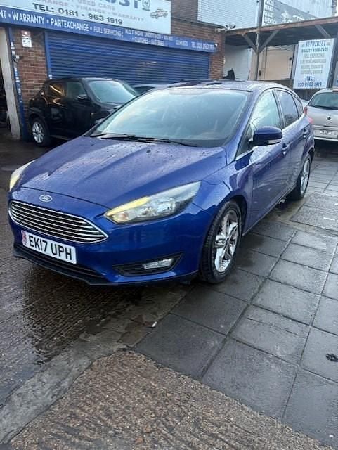 Used Ford Focus Zetec 125 HP (91 kW) 2017 Blue Hatchback