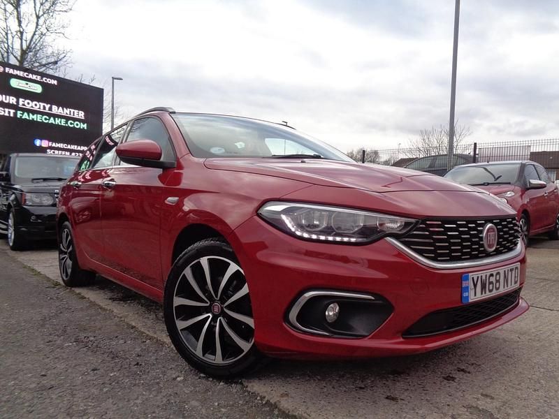 Used Fiat Tipo Lounge 120 HP (88 kW) 2019 Red Estate