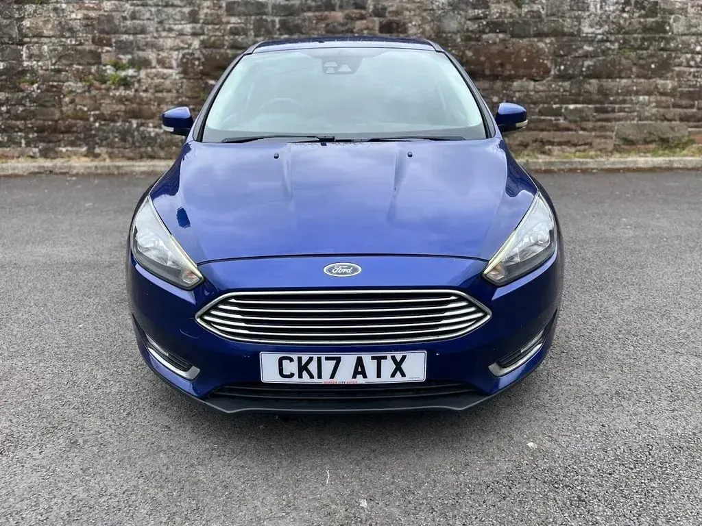 Used Ford Focus Titanium 120 HP (88 kW) 2017 Blue Hatchback
