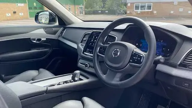 Used Volvo XC90 Plus 235 HP (172 kW) 2023 Grey SUV