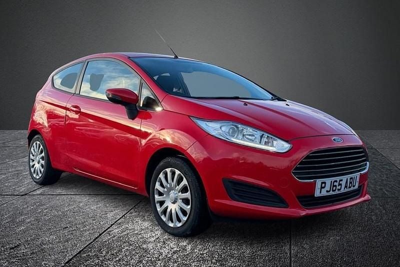 Used Ford Fiesta Style 82 HP (60 kW) 2015 Red Hatchback