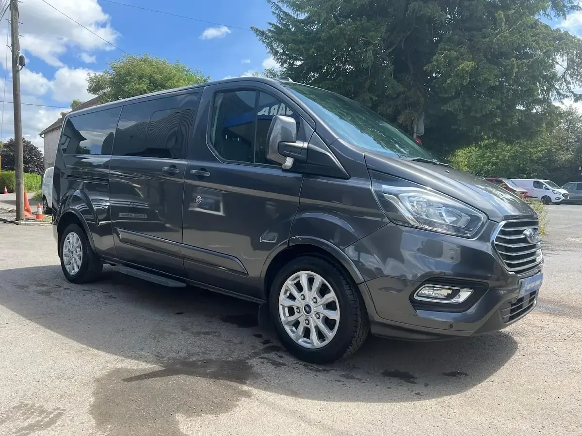 Used Ford Tourneo Titanium 130 HP (95 kW) 2020 Grey MPV
