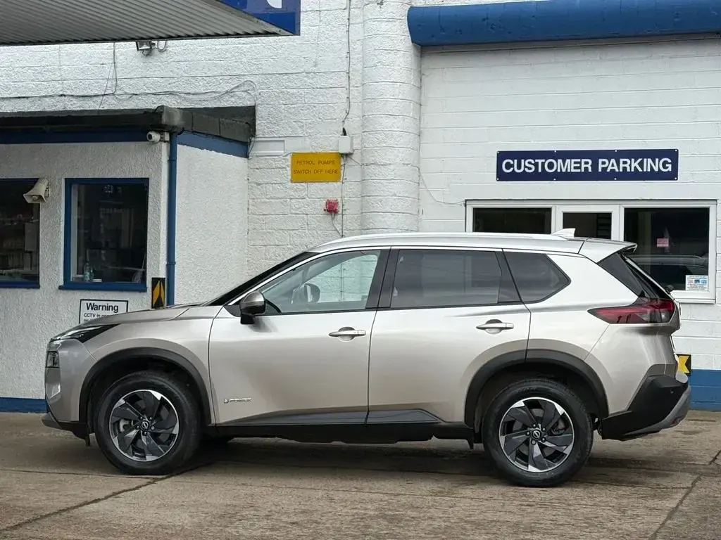 Used Nissan X-Trail N-Connecta 213 HP (156 kW) 2025 Silver SUV