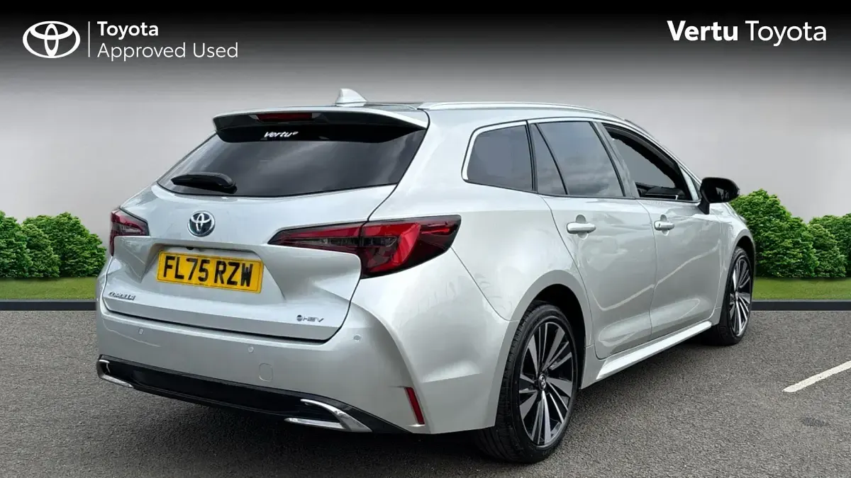 Used Toyota Corolla Design 140 HP (102 kW) 2025 Sterling silver (premium paint) Estate