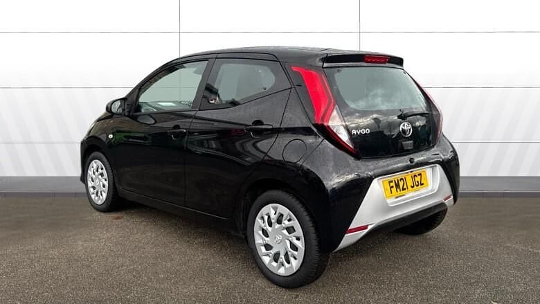 Used Toyota Aygo X-play 72 HP (52 kW) 2021 Hatchback