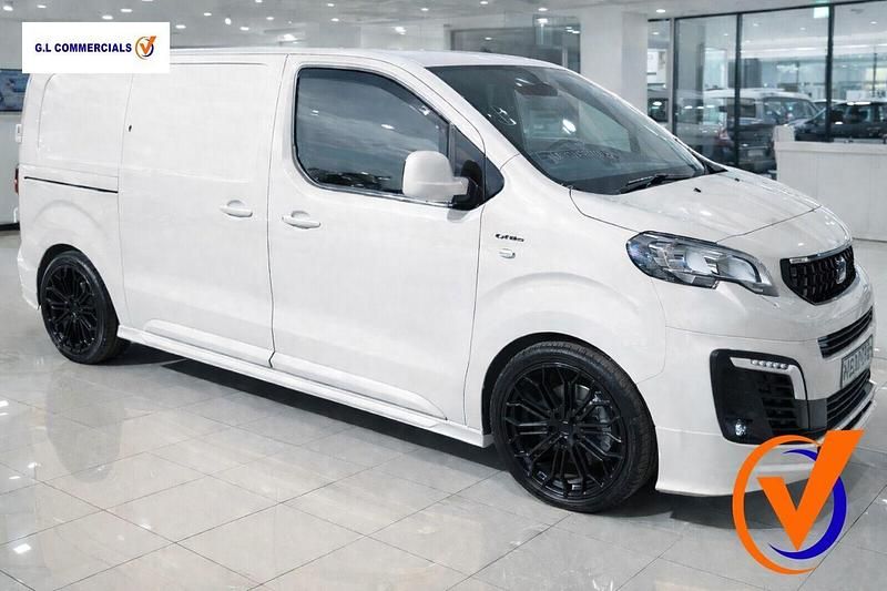 Used Vauxhall Vivaro S 100 HP (73 kW) 2022 White MPV