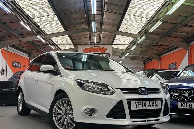 Used Ford Focus Zetec 115 HP (84 kW) 2014 White Hatchback