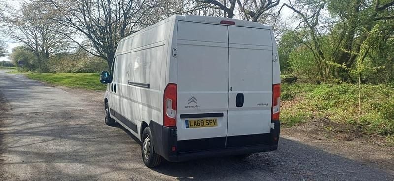 Usado Citroën Relay 140 HP (102 kW) 2020 Branco Van