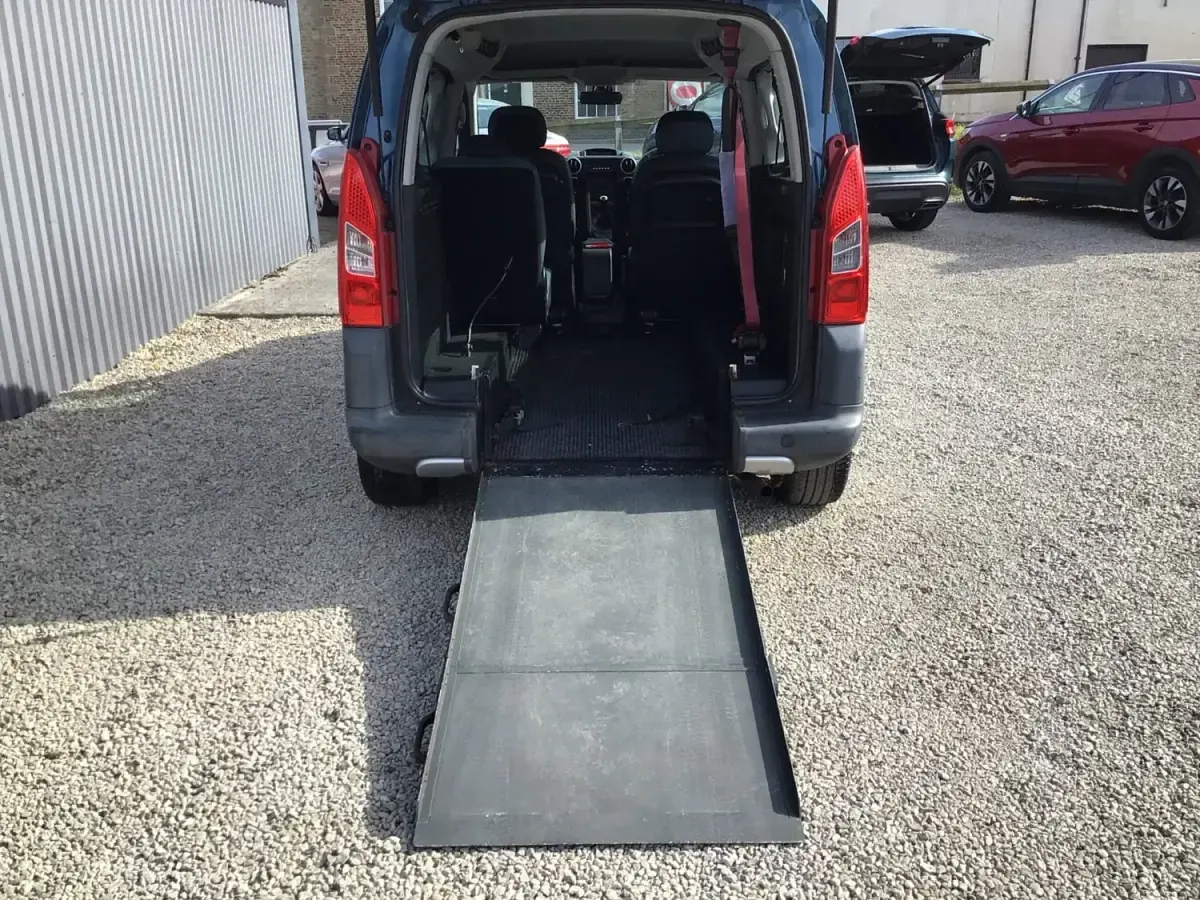 Usado Citroën Berlingo XTR 90 CV (66 kW) 2011 Azul Monovolumen