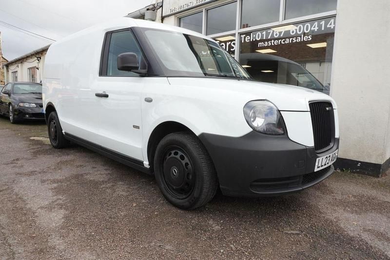 Used LEVC VN5 City 148 HP (108 kW) 2023 White MPV