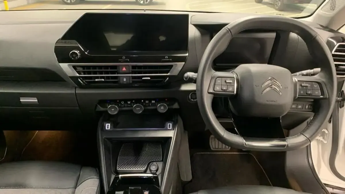 Begagnad Citroën e-C4 98 kW (134 HK) 2023 Vit Halvkombi