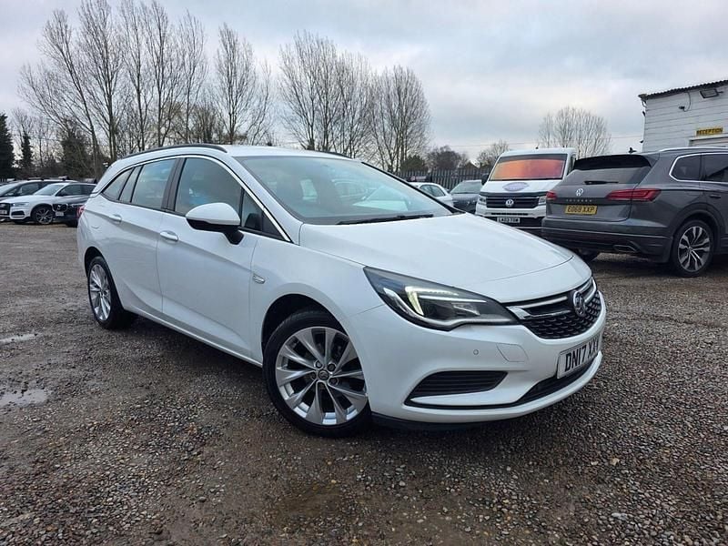 Used Vauxhall Astra Design Edition 2017 White Estate