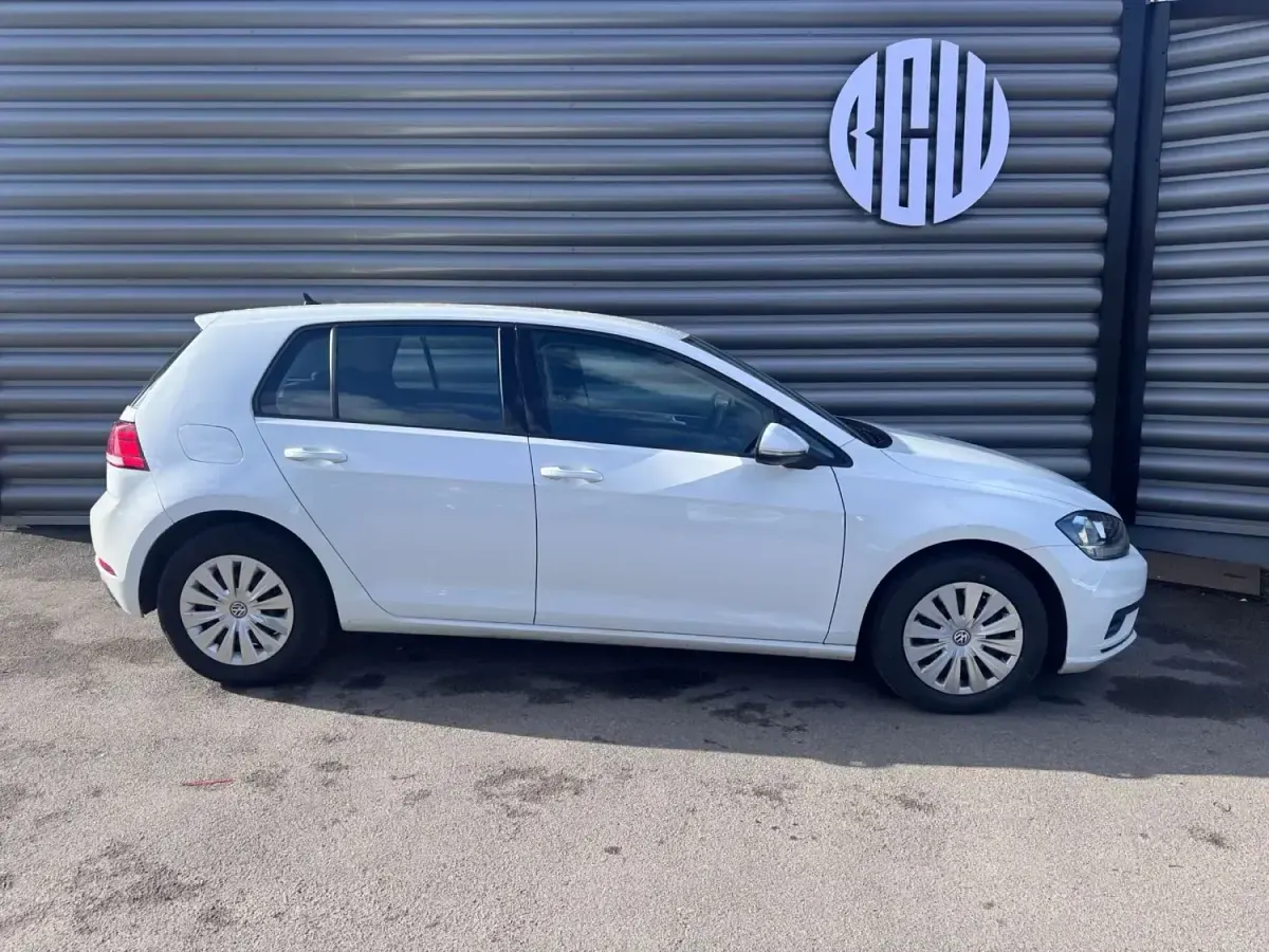 Begagnad VW Golf VII S 115 HK (84 kW) 2020 Vit Halvkombi