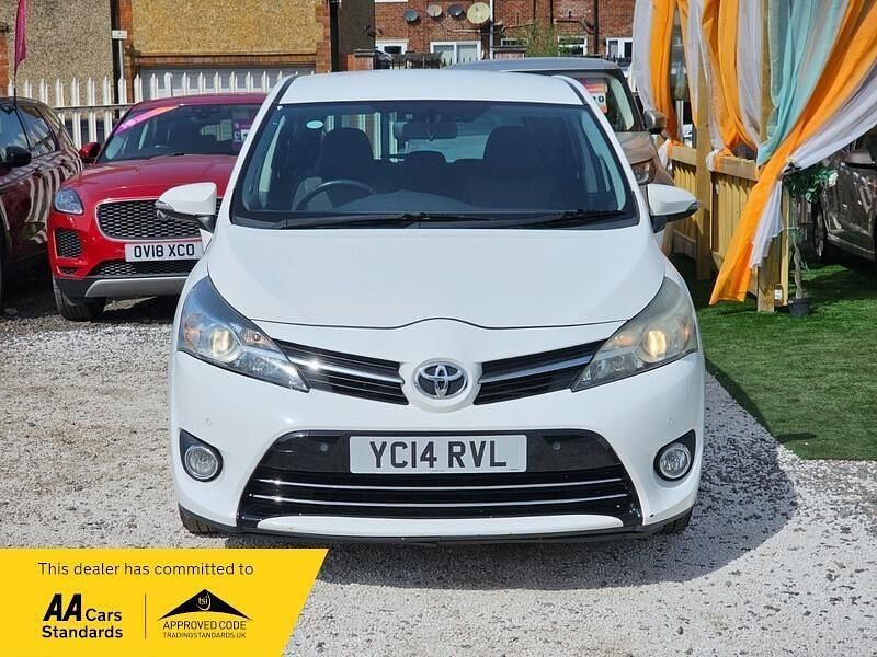 Usado Toyota Verso Trend 2014 Branco Monovolume