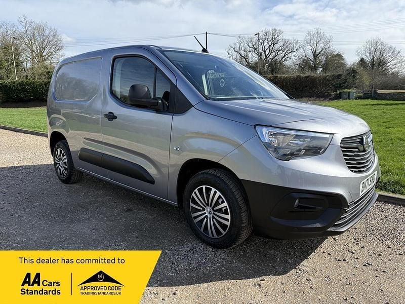 Used Vauxhall Combo Edition 100 HP (73 kW) 2021 Grey MPV