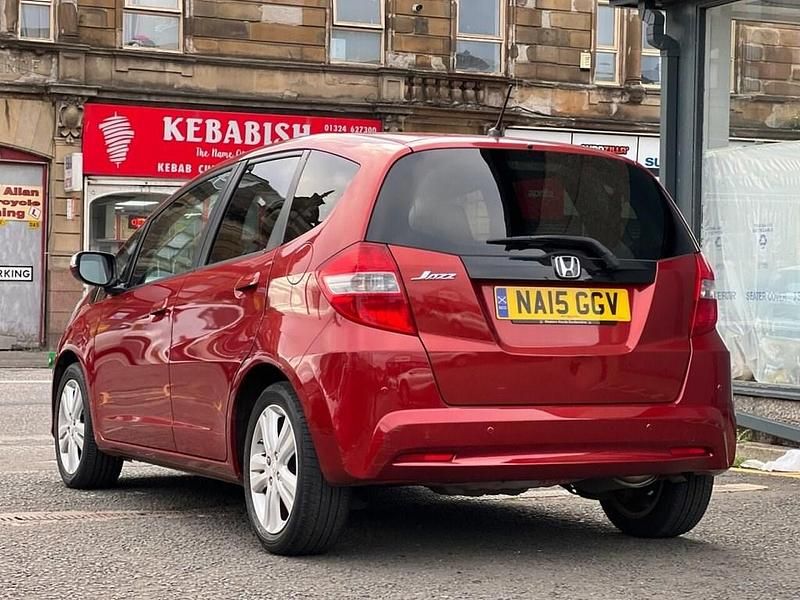 Used Honda Jazz ES 99 HP (72 kW) 2015 Red Hatchback
