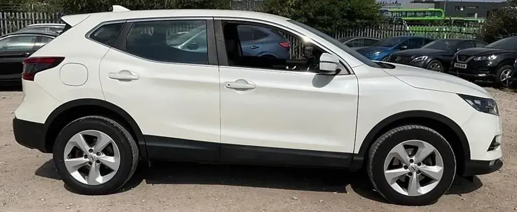 Used Nissan Qashqai Acenta Premium 115 HP (84 kW) 2019 White SUV