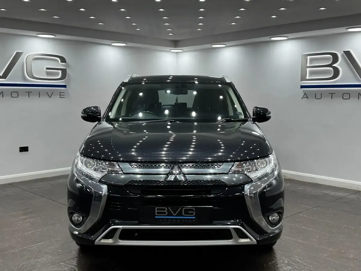 Używany Mitsubishi Outlander P-HEV 2020 Czarny Kombi