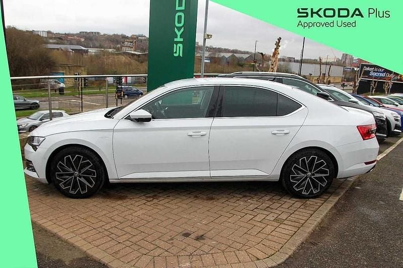 Used Skoda Superb LAURIN & KLEMENT 276 HP (202 kW) 2023 Moon white metallic Hatchback
