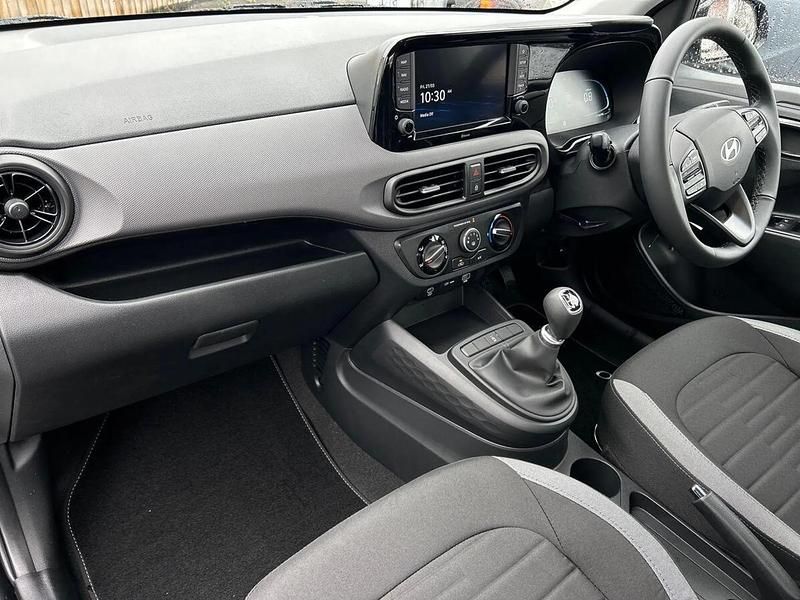 Novo Hyundai i10 Advanced 63 HP (46 kW) 2026 Cinzento Citadino