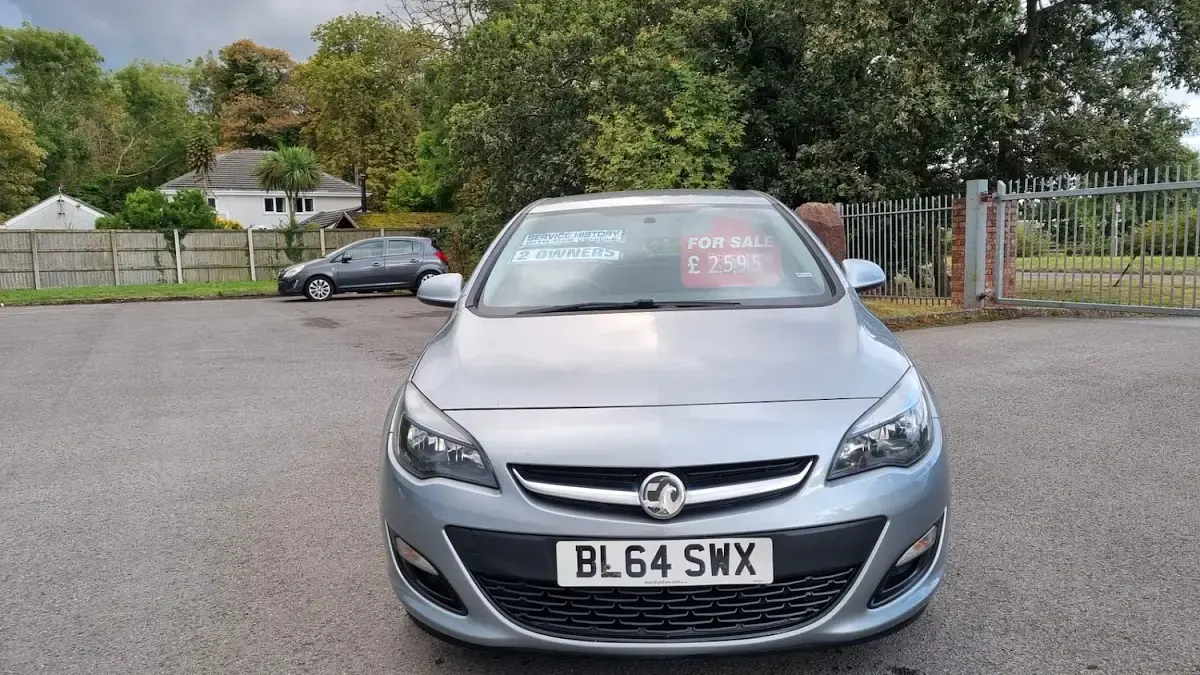 Used Vauxhall Astra Excite 115 HP (84 kW) 2014 Silver Hatchback