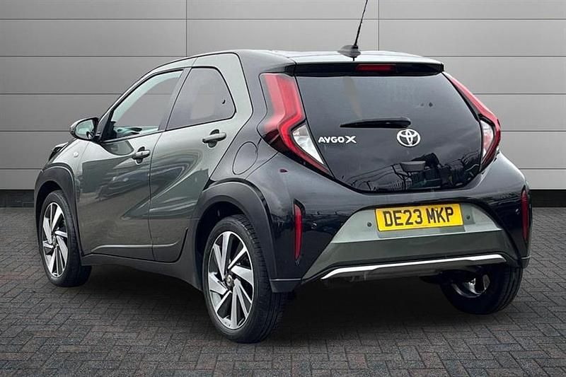 Used Toyota Aygo X 72 HP (52 kW) 2023 Cardamom green with black SUV