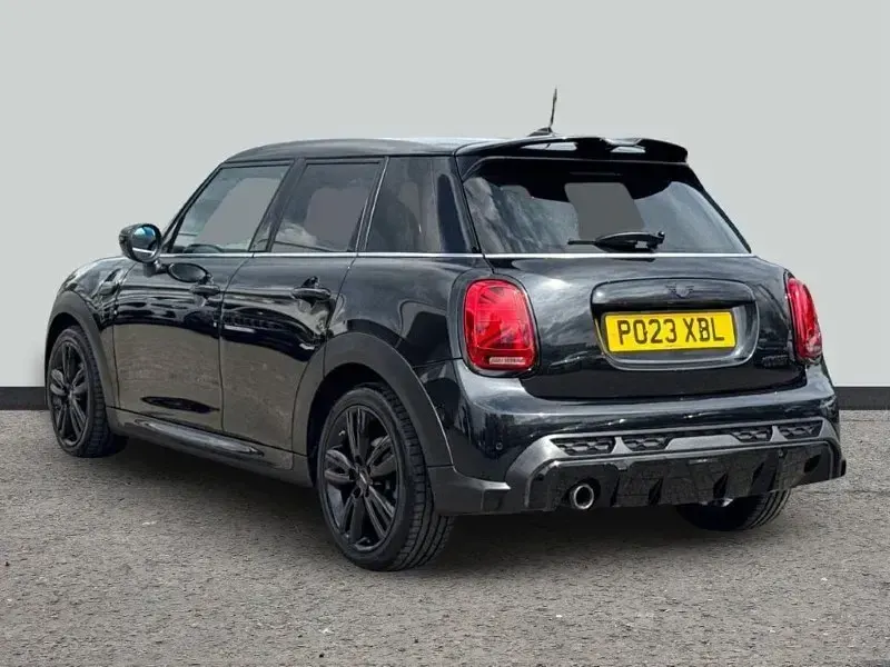 Usado Mini Cooper Hatch 134 CV (98 kW) 2023 Negro Utilitario