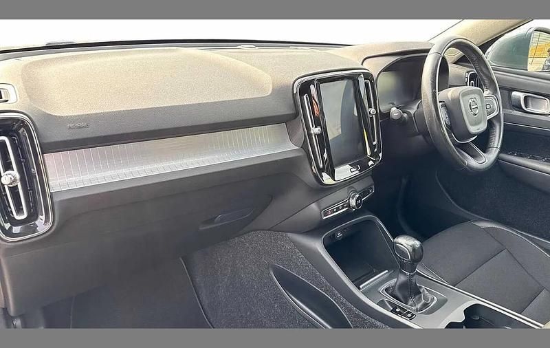 Used Volvo XC40 Momentum 154 HP (113 kW) 2019 Grey SUV