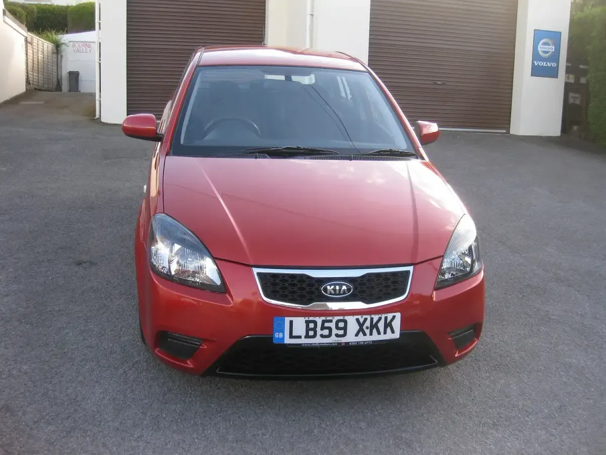 Used Kia Rio 108 HP (79 kW) 2010 Red Hatchback