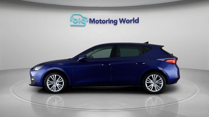 Used Seat Leon SE Dynamic 109 HP (80 kW) 2020 Blue Hatchback