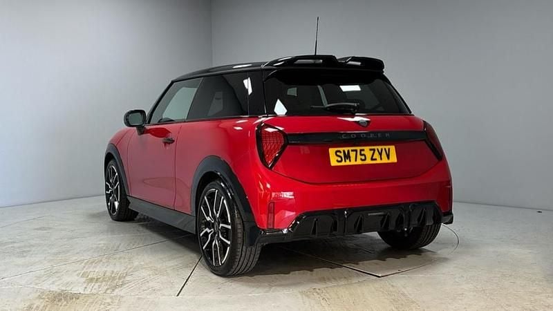 Used Mini Cooper Hatch 113 kW (154 HP) 2026 Red Hatchback