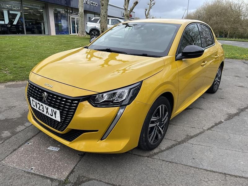 Used Peugeot 208 Allure+ 99 HP (72 kW) 2023 Yellow Hatchback
