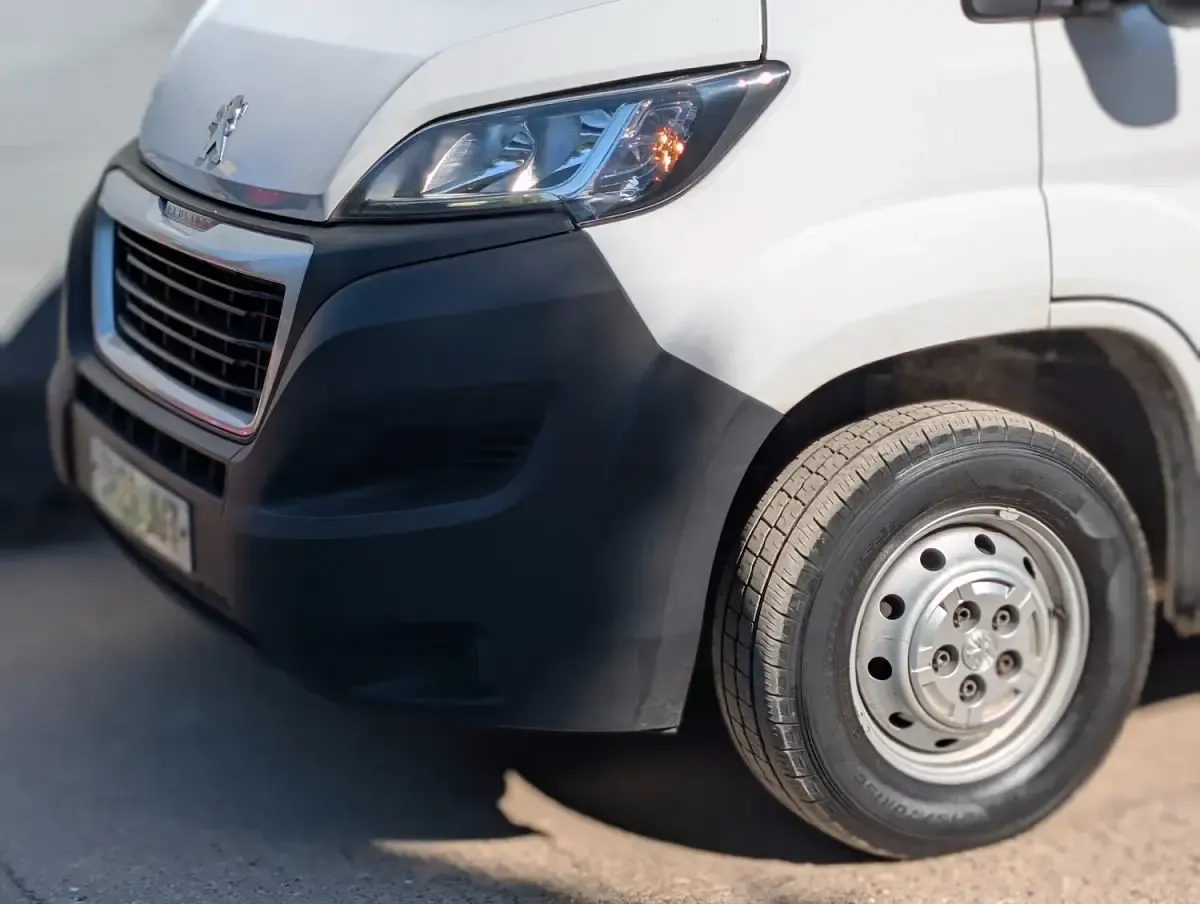 Used Peugeot Boxer Premium 140 HP (102 kW) 2023 White Van