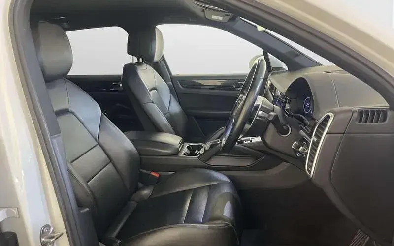 Used Porsche Cayenne 441 HP (324 kW) 2019 White SUV