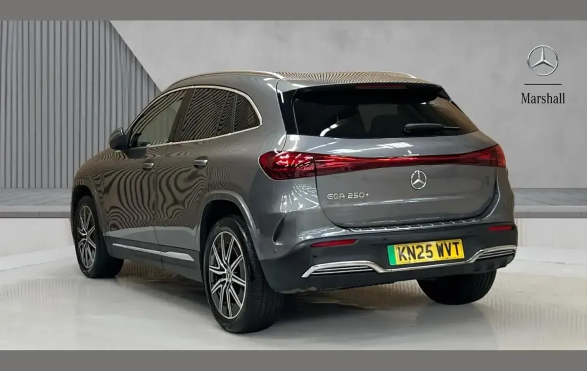 Usado Mercedes EQA250+ Executive 139 kW (190 HP) 2025 Cinzento SUV