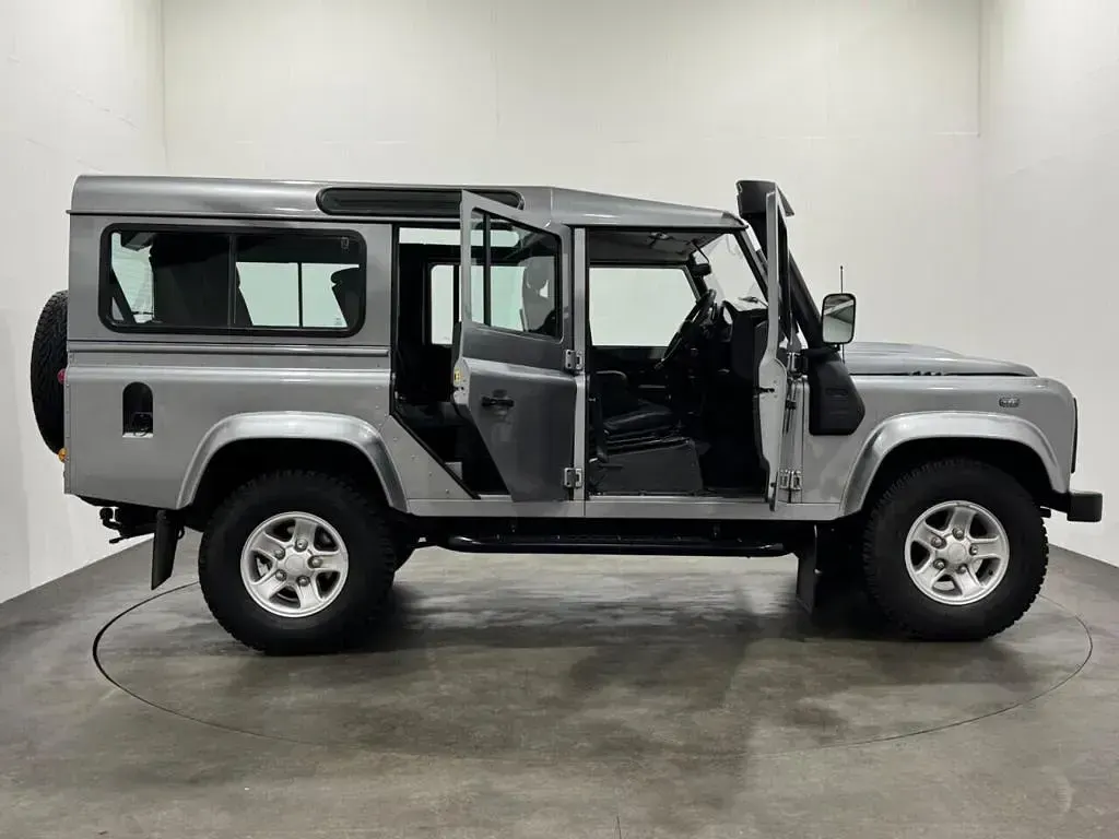 Used Land Rover Defender 122 HP (89 kW) 2013 Grey Estate