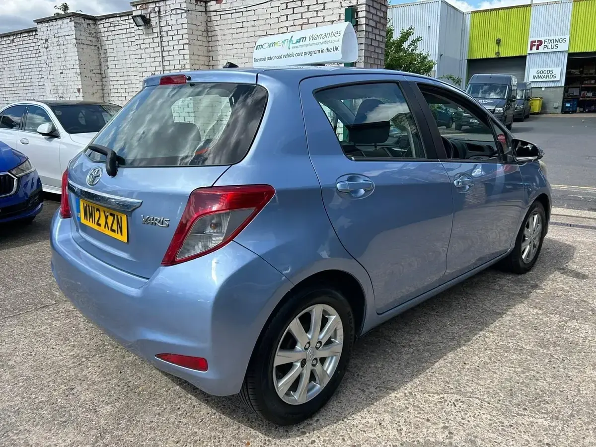 Used Toyota Yaris 99 HP (72 kW) 2012 Blue Hatchback