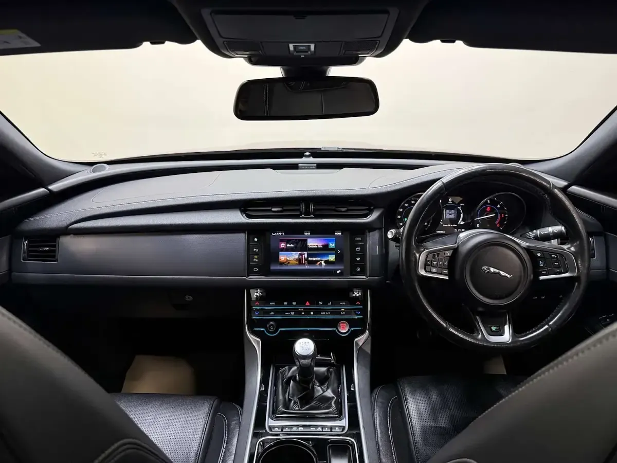 Used Jaguar XF R-Sport 180 HP (132 kW) 2016 Red Sedan
