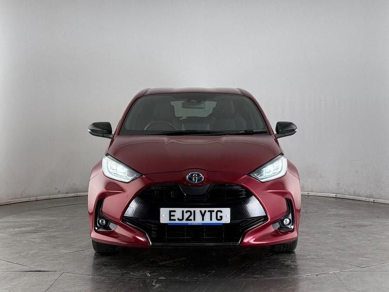 Used Toyota Yaris Hybrid 116 HP (85 kW) 2021 Red Hatchback