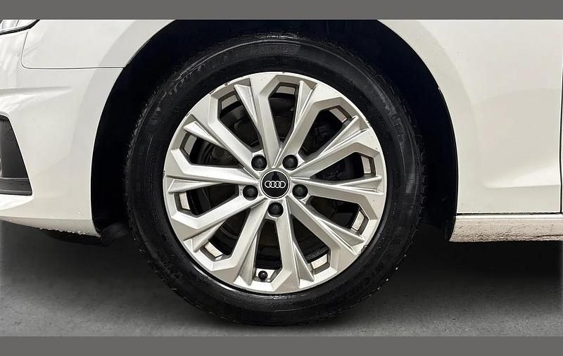 Used Audi A4 Comfort 147 HP (108 kW) 2023 White Sedan